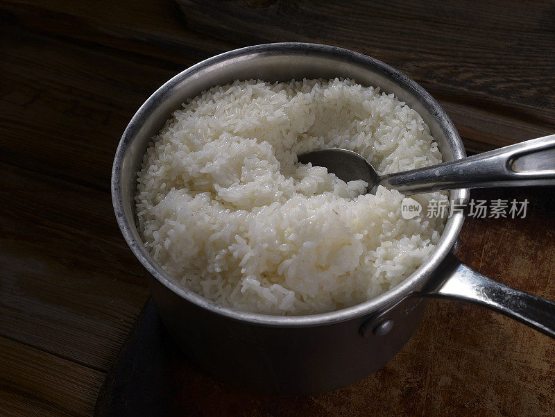 用不锈钢锅蒸米饭