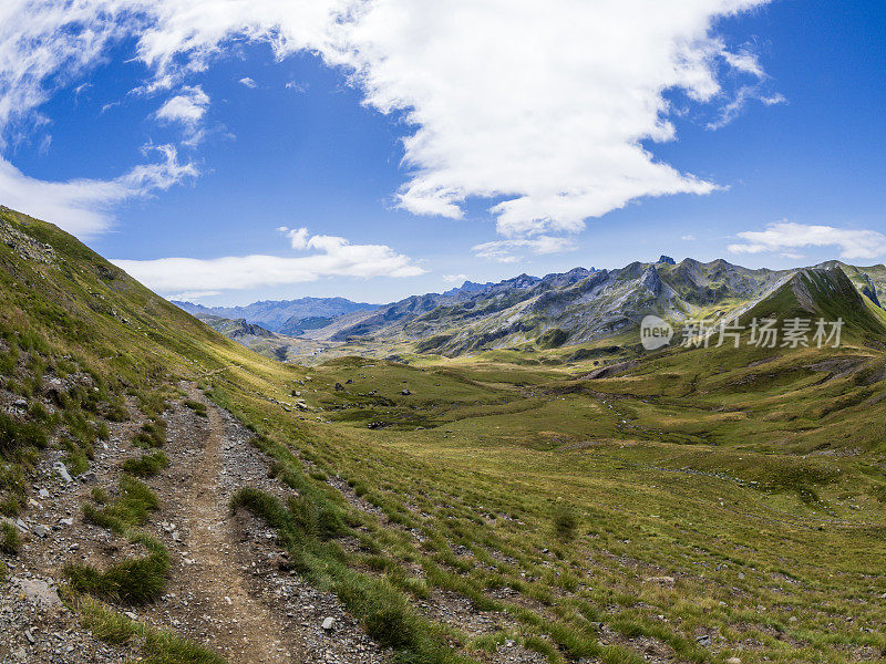 法国比利牛斯山脉的风景