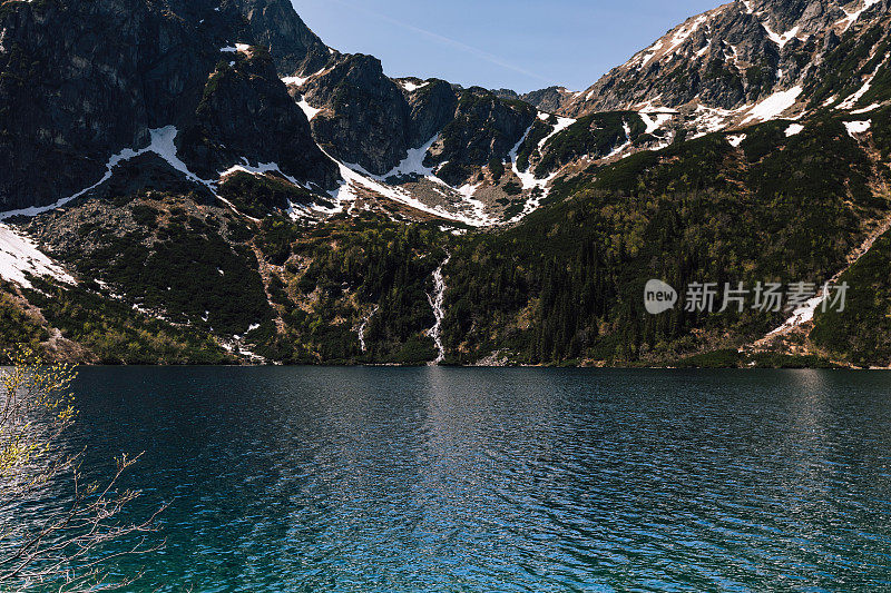 扎科帕内瀑布，塔特拉山脉。莫斯基奥科湖的瀑布。风景优美，旅游观光摄影的波兰自然风光。