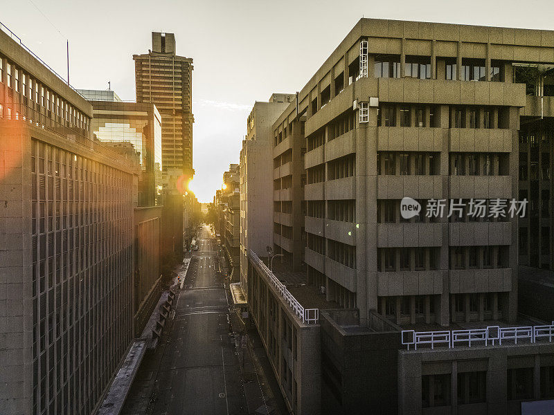 日落时拍摄的约翰内斯堡市景