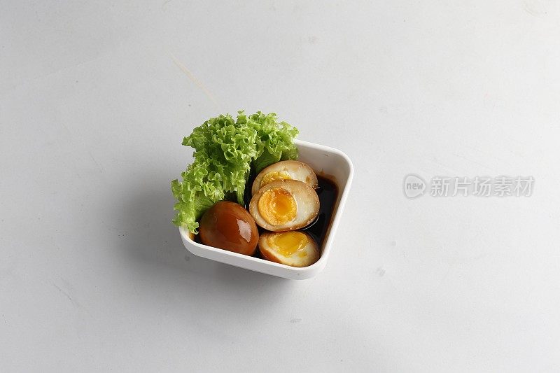 老抽日本熔岩红烧鸡蛋黄白桌碗中中国凉茶亚洲餐厅宴会咖啡馆菜肴清真食品菜单