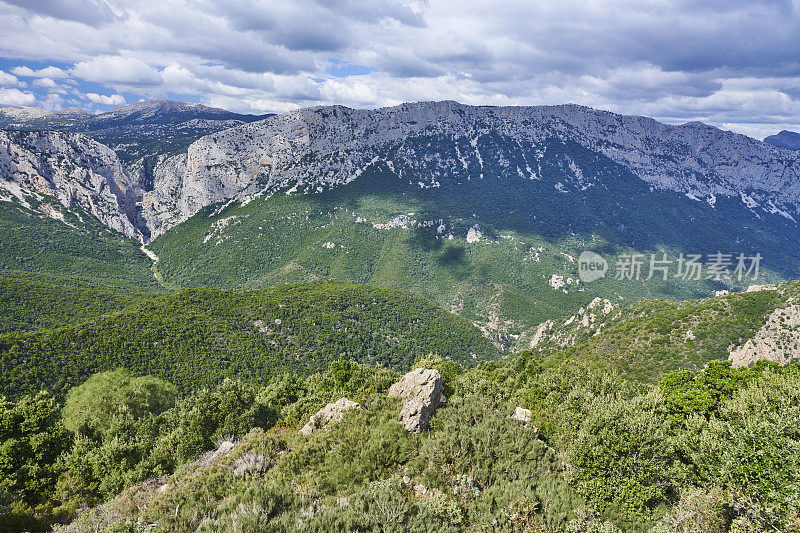 撒丁岛峡谷