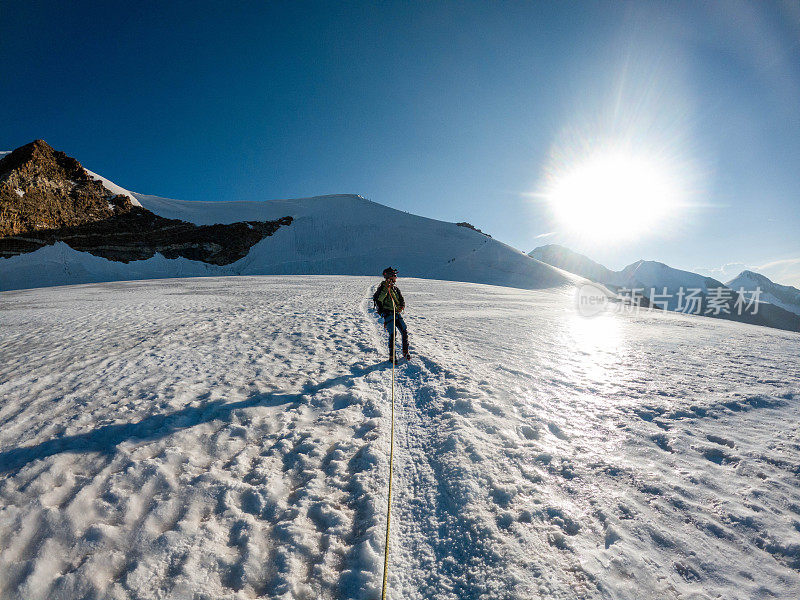 《海拔下降:一位熟练的登山家从峰顶出发的旅程》