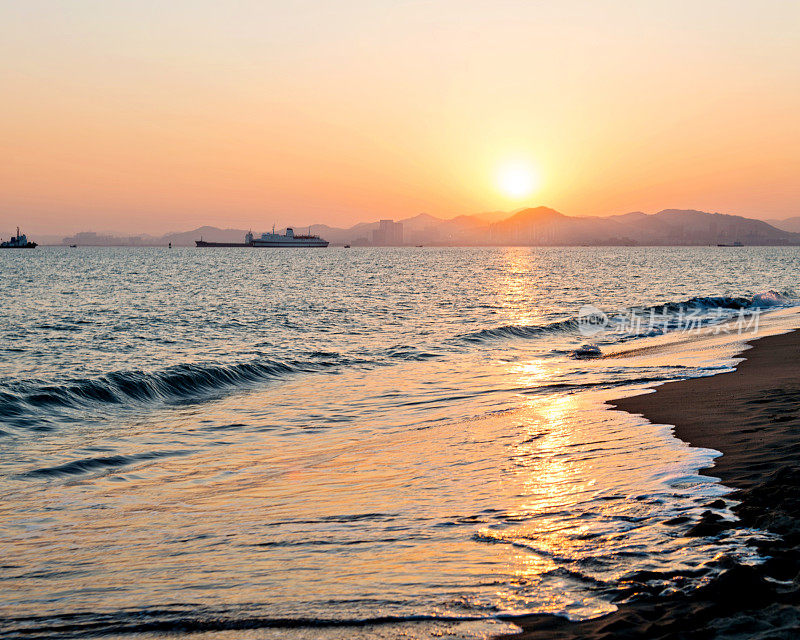 海滩日落时