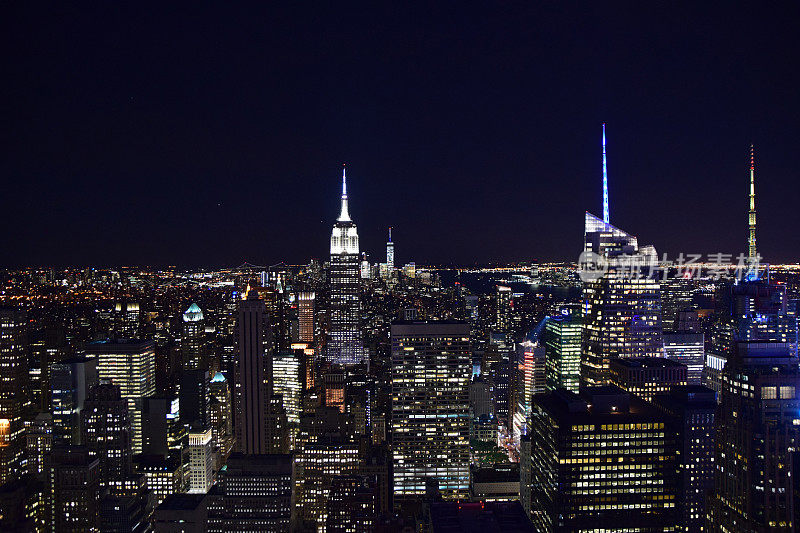 夜间的纽约市空中天线
