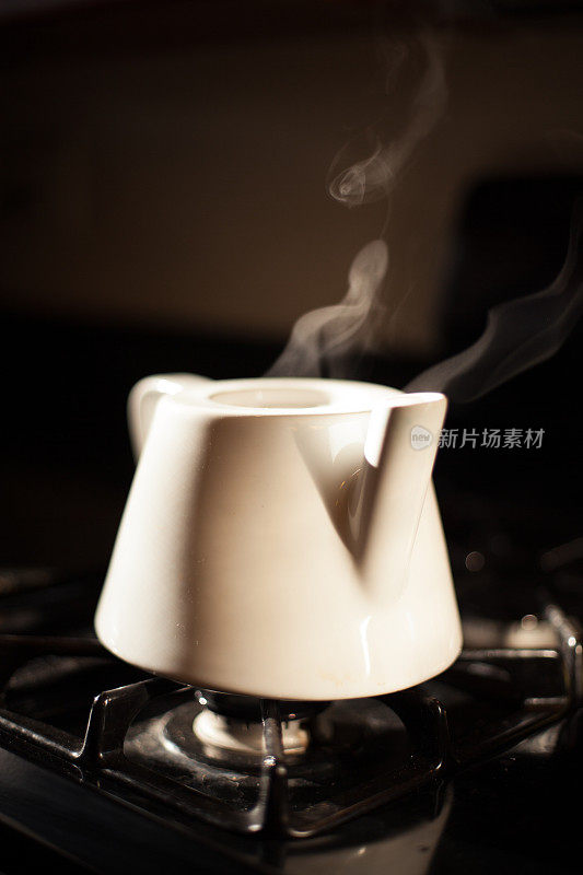 白色茶壶