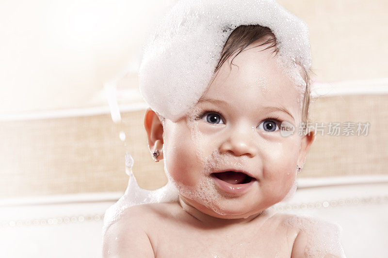 婴儿浴肖像