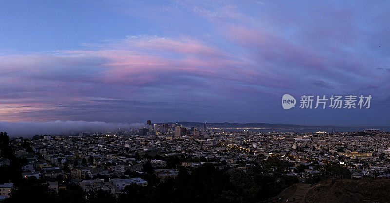 旧金山粉色日落城市全景卡斯特罗市中心雾加利福尼亚