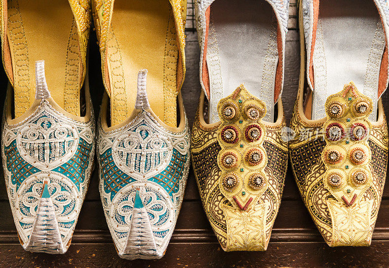 传统的阿拉伯凉鞋