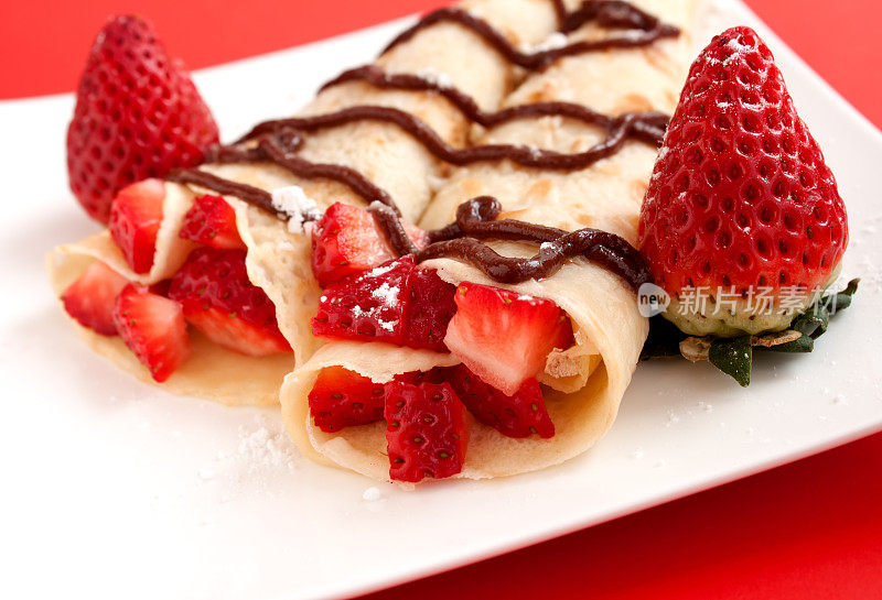 法式薄饼和草莓
