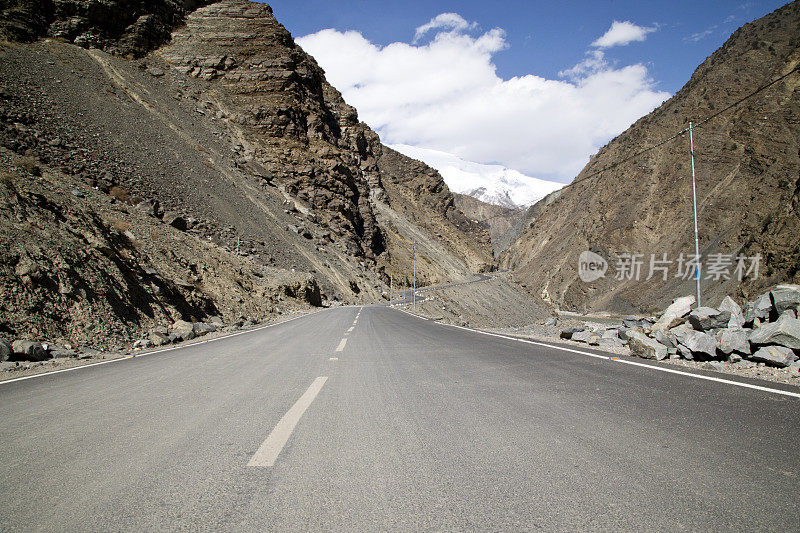 喜马拉雅山间的道路