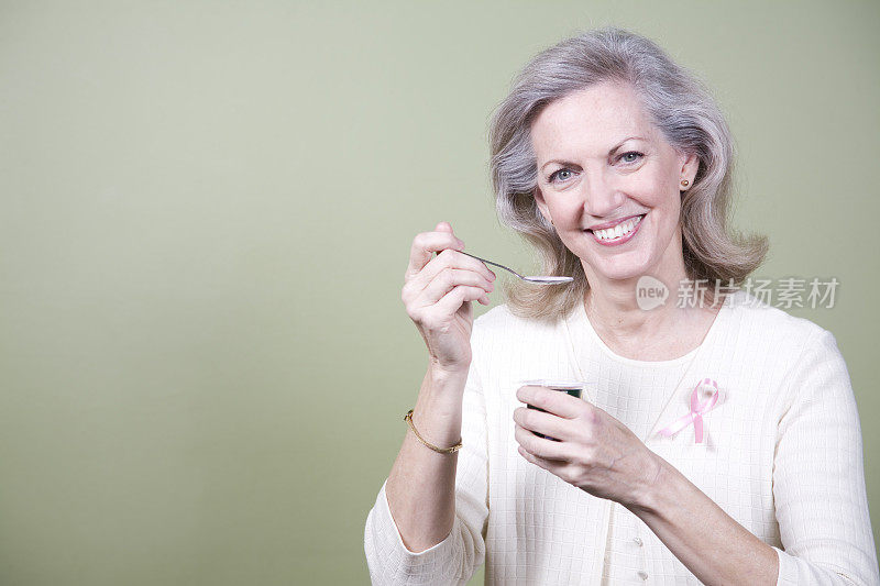 健康老年乳腺癌幸存者吃酸奶
