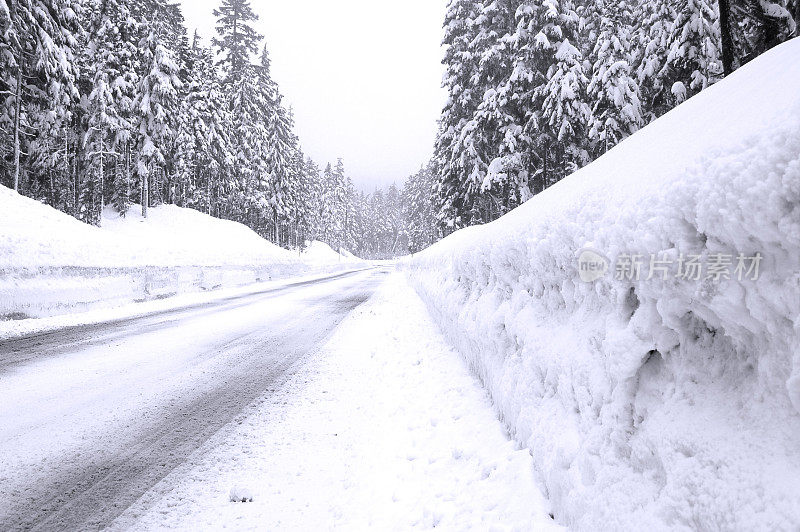 路边最近在铲雪