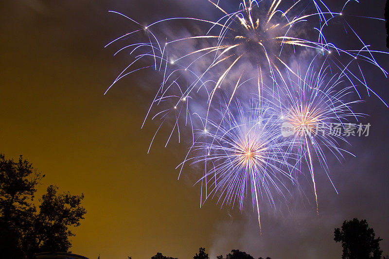 7月4日的烟花庆典，圣诞节和新年