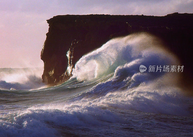 大浪冲击打破力量能量