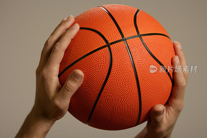 篮球在手中