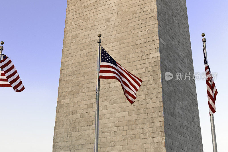 日出时分的华盛顿纪念碑