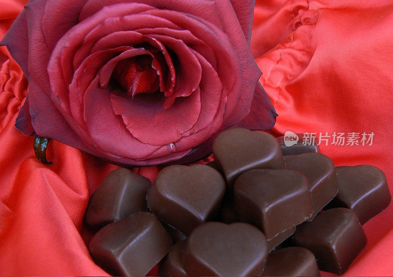 玫瑰和巧克力。