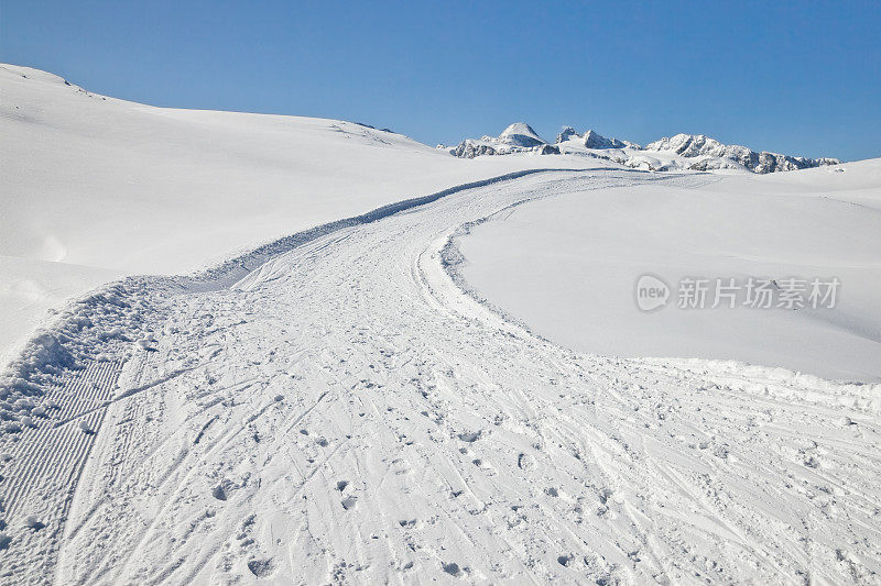 达赫斯坦山脉的越野滑雪道