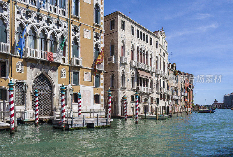 从学术桥上俯瞰大运河。意大利的威尼斯