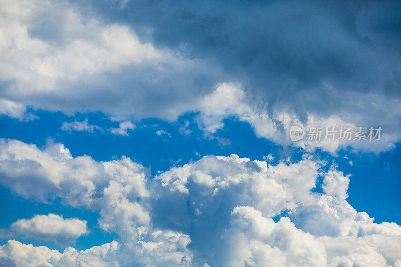 这是在加拿大东部省份魁北克拍摄的一个简单的云背景。