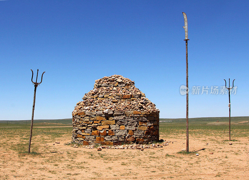 内蒙古草原的石丘