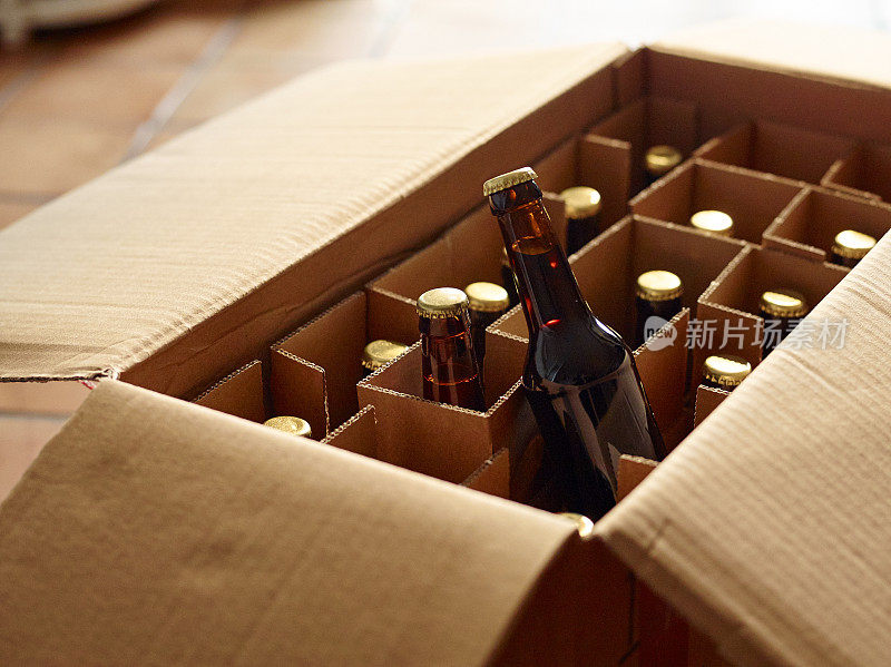 啤酒可以在网上买到，然后通过邮寄或者邮寄送到