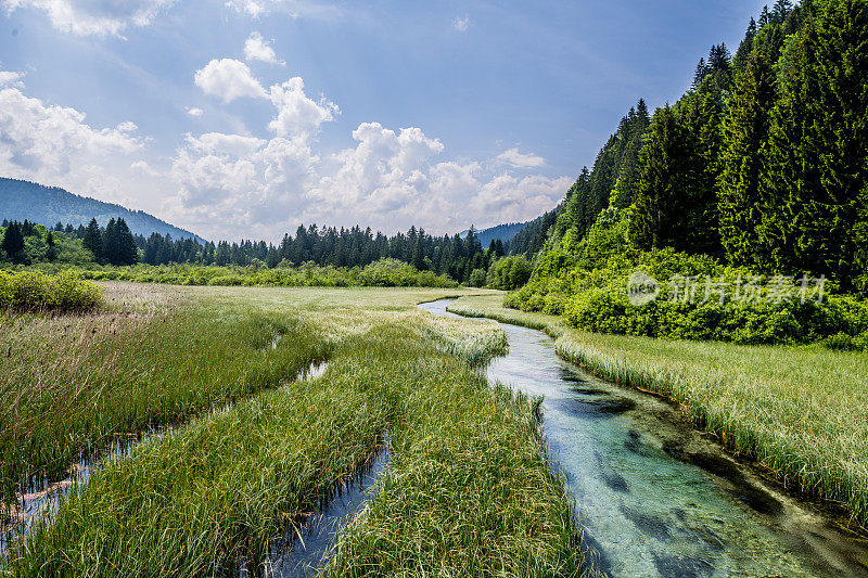 阿尔卑斯山碧水