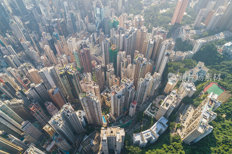 鸟瞰图的香港城市天际线和维多利亚港日落在中国