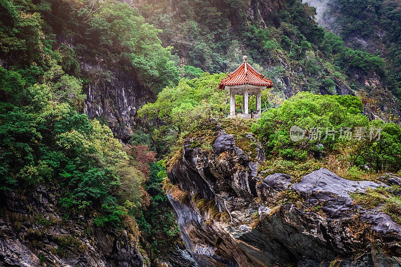 台湾小宝塔位于太鲁阁大石山顶公园