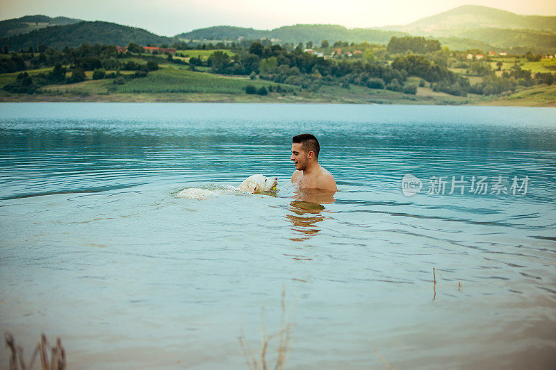 和你最好的朋友一起享受夏日