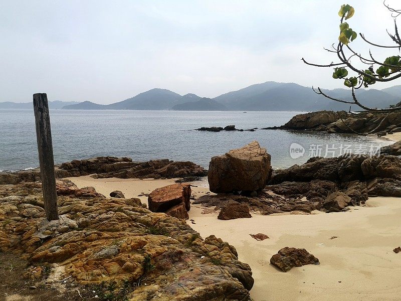 香港大屿山芝麻湾半岛的僻静沙滩