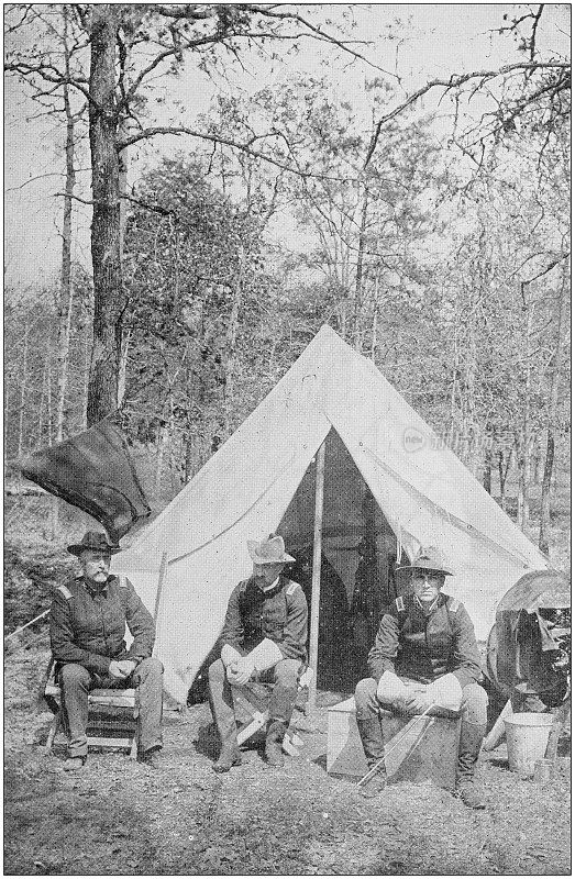美国陆军黑白照片:美国骑兵军官在坦帕
