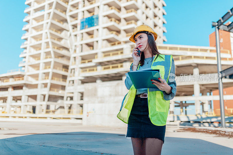 美丽的白人女建筑师