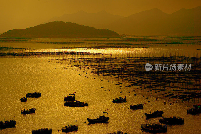 日落时分的渔场，福建霞浦，中国