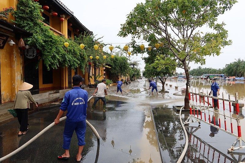 越南会安市发生严重洪灾