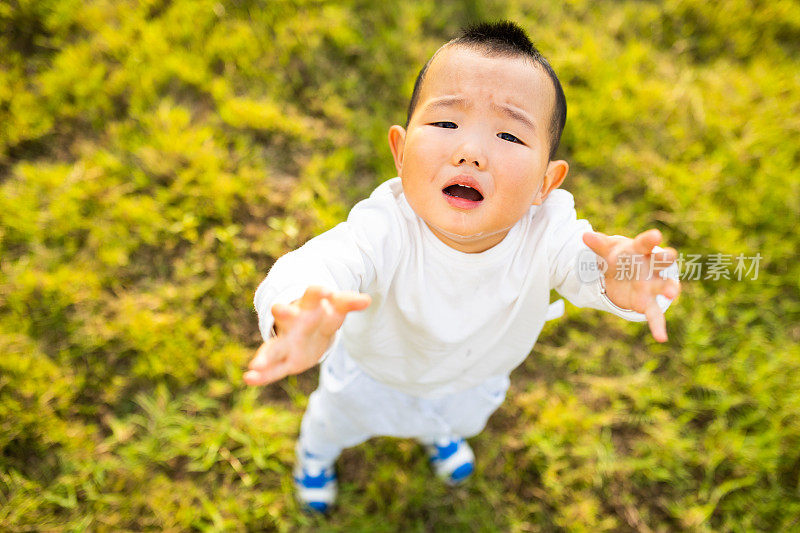 宝宝需要妈妈的拥抱