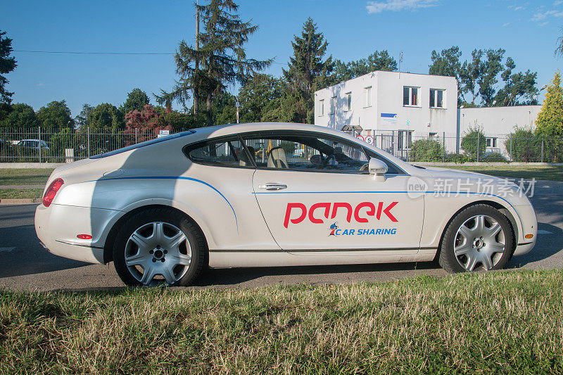 PANEK汽车共享公司的宾利大陆。