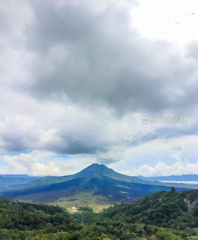 印尼巴厘岛的阿贡火山