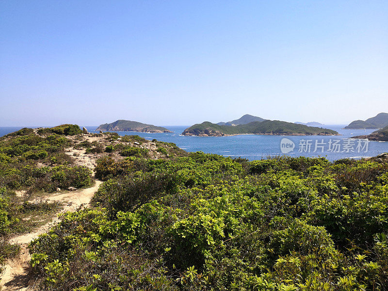 海岸位于香港联合国教科文组织世界地质公园，西贡东郊野公园