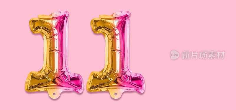 彩虹箔气球号码，数字十一在一个粉红色的背景。有题词的生日贺卡