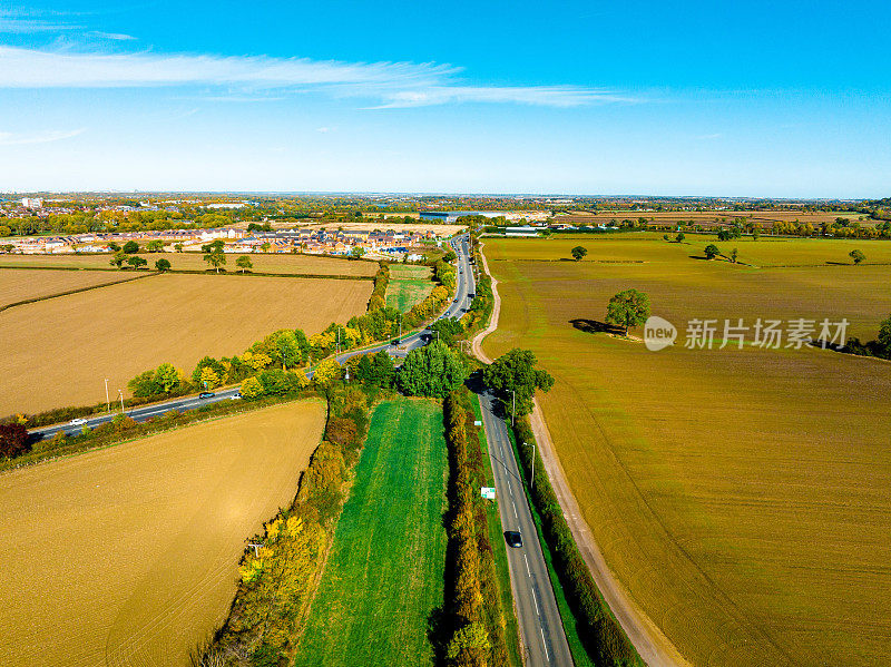 无人机拍摄的英国高速公路上的交通