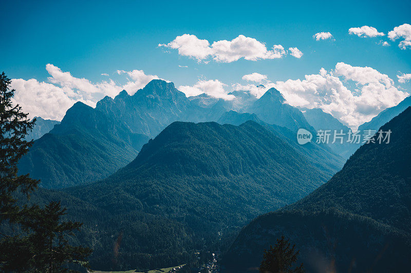 风景如画的特里格拉夫山全景