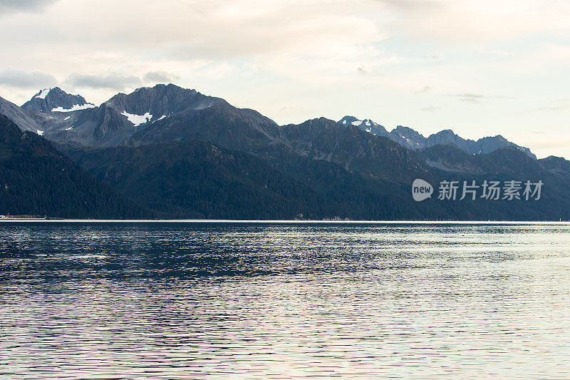 山脉和峡湾