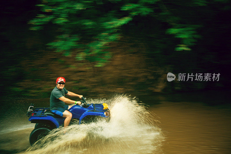 在哥斯达黎加驾驶4x4