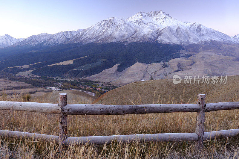 美丽的山川和牧场