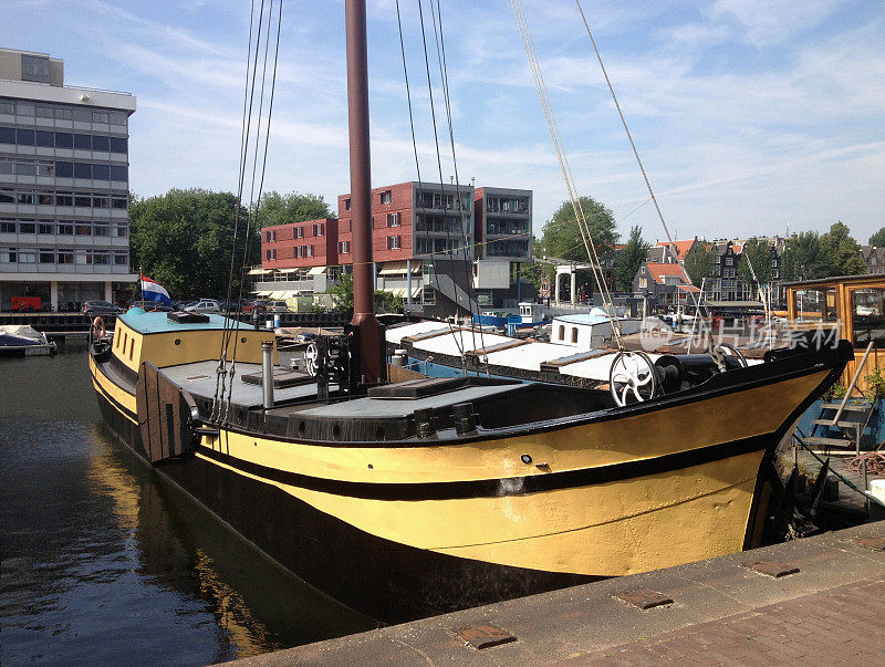 船在阿姆斯特丹