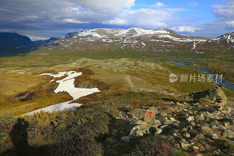 田园诗般的挪威乡村，约顿海门山脉，山谷景观，挪威，斯堪的纳维亚