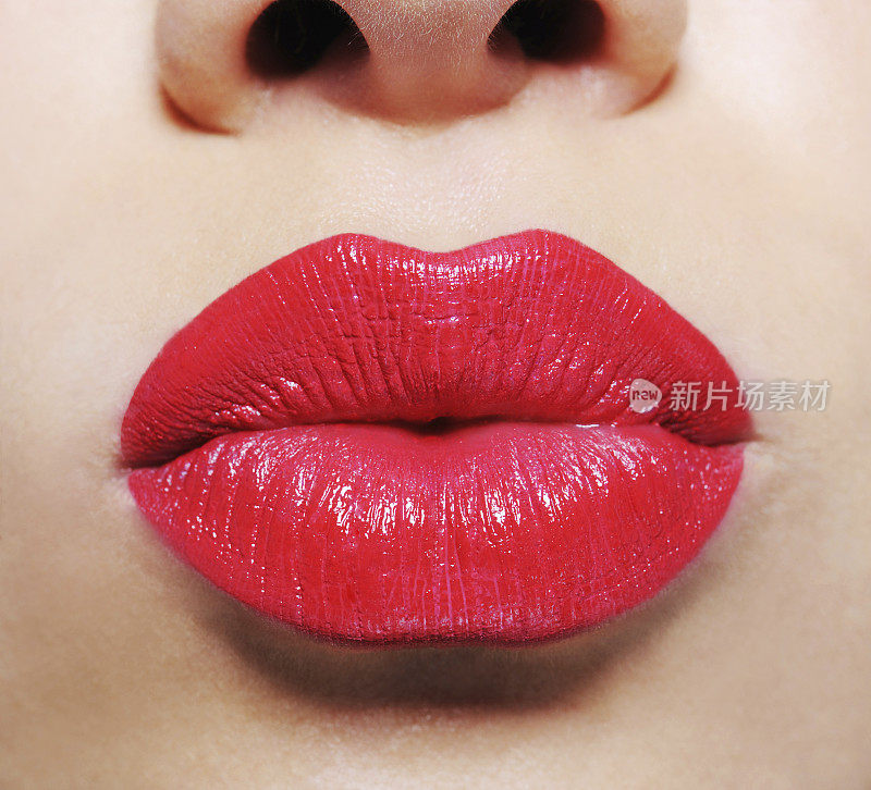 鲜红的女性嘴唇