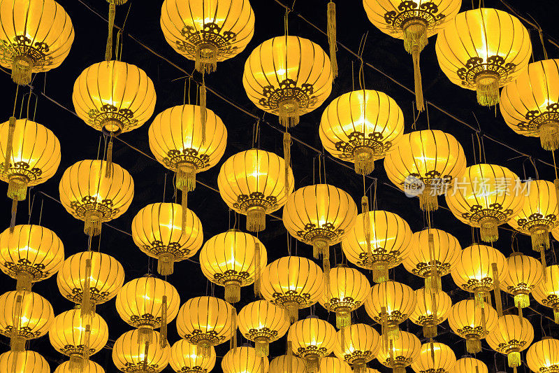 金色的中国灯笼
